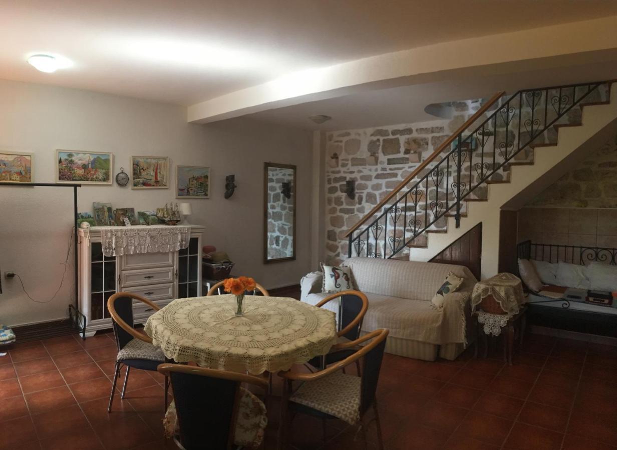 Be happy in Perast Appartement Buitenkant foto