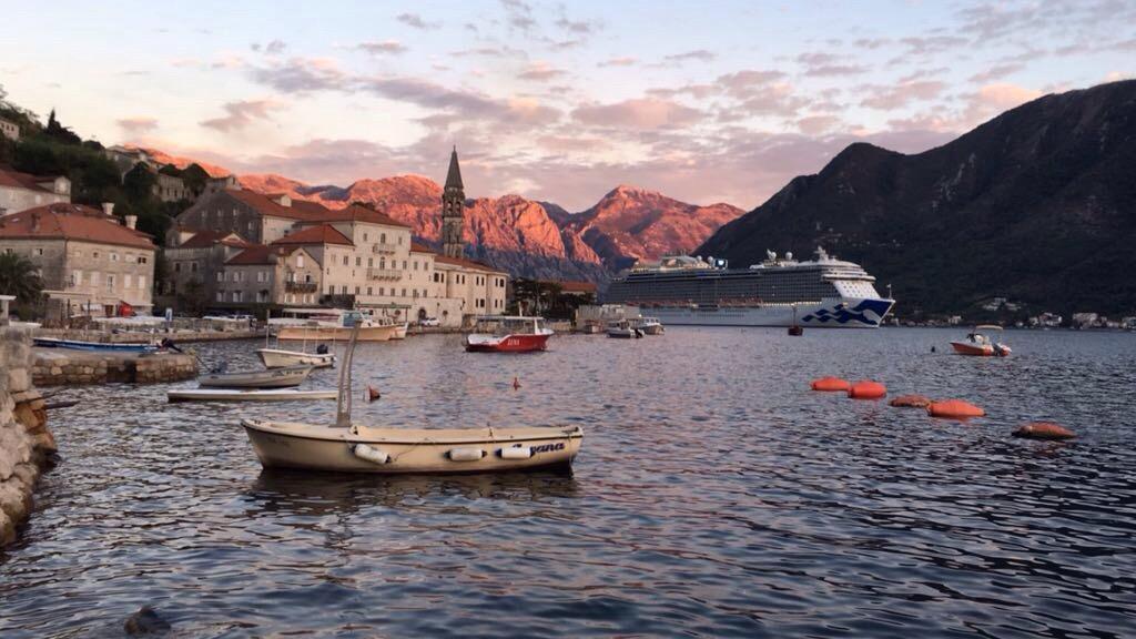 Be happy in Perast Appartement Buitenkant foto