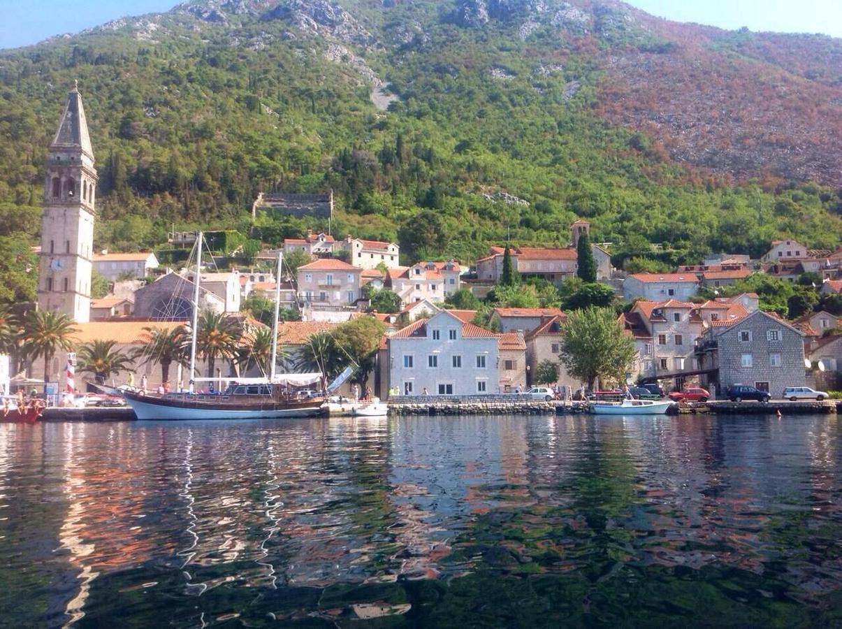 Be happy in Perast Appartement Buitenkant foto