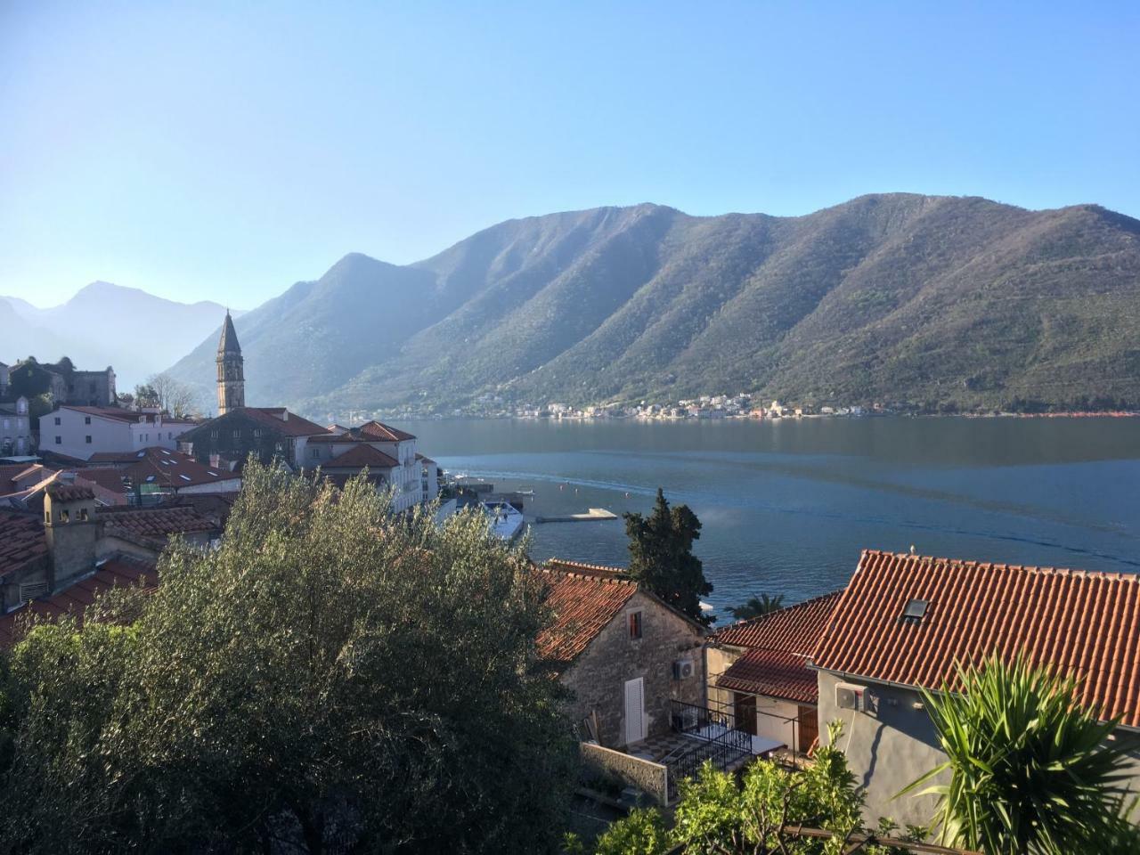 Be happy in Perast Appartement Buitenkant foto